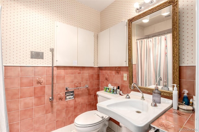 9540 E Grand Pl, Greenwood Village, CO 80111 - full bathroom featuring wallpapered walls, toilet, and a sink