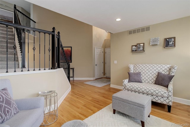 sitting room featuring visible vents, recessed lighting, baseboards, and wood finished floors