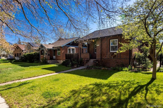 view of front of house featuring brick siding and a front yard