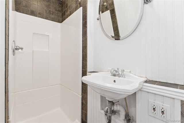 1748 S Logan St, Denver, CO 80210 - full bathroom with a stall shower