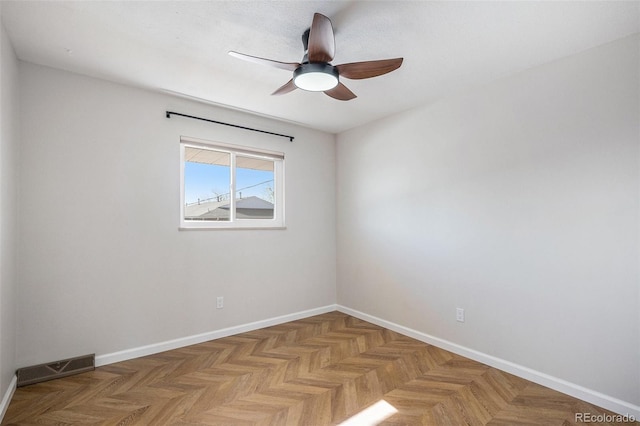 empty room featuring ceiling fan and baseboards