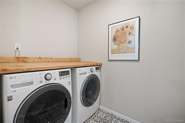 21925 E 44th Pl, Aurora, CO 80019 - laundry area featuring independent washer and dryer and baseboards