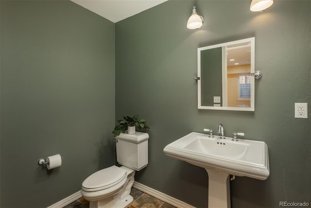 bathroom featuring toilet and sink