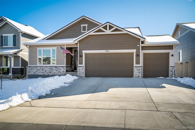 craftsman house featuring a garage