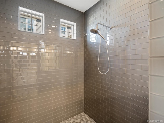 full bathroom featuring tiled shower