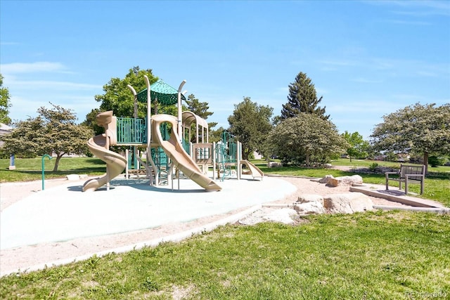 3853 S Genoa Ct Unit D, Aurora, CO 80013 - community play area with a yard