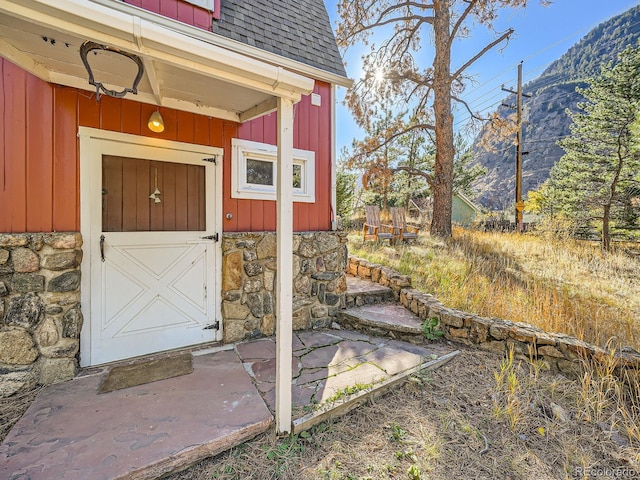 property entrance with a patio and a mountain view