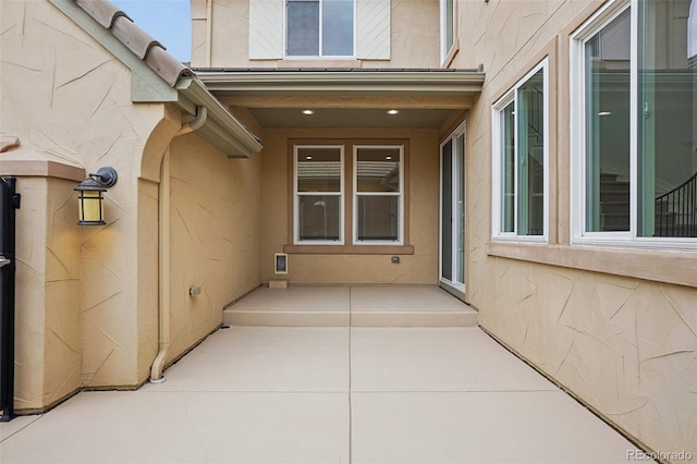 property entrance with stucco siding