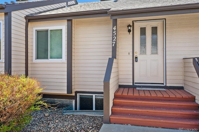entrance to property with a shingled roof