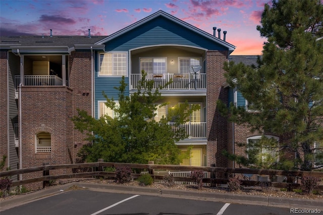 2672 S Cathay Way Unit 304, Aurora, CO 80013 - property at dusk with uncovered parking