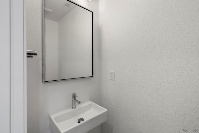 bathroom featuring sink