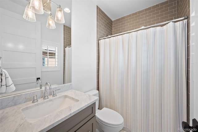 full bath with toilet, vanity, and a shower with shower curtain