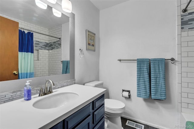 3688 S Cathay Cir, Aurora, CO 80013 - full bath featuring vanity and a shower with curtain