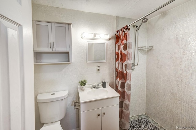 bathroom featuring a shower with curtain, vanity, and toilet