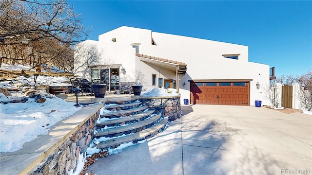 view of front facade featuring a garage