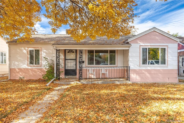 view of front of home featuring a front lawn and a porch