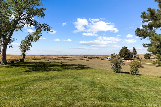 view of yard featuring a rural view