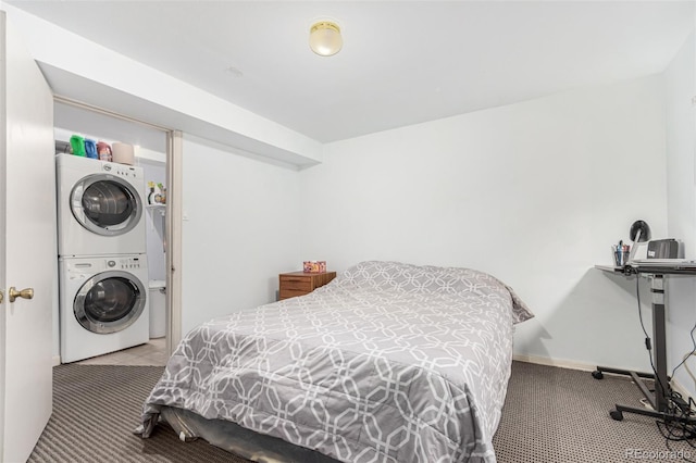 bedroom featuring carpet and stacked washing maching and dryer