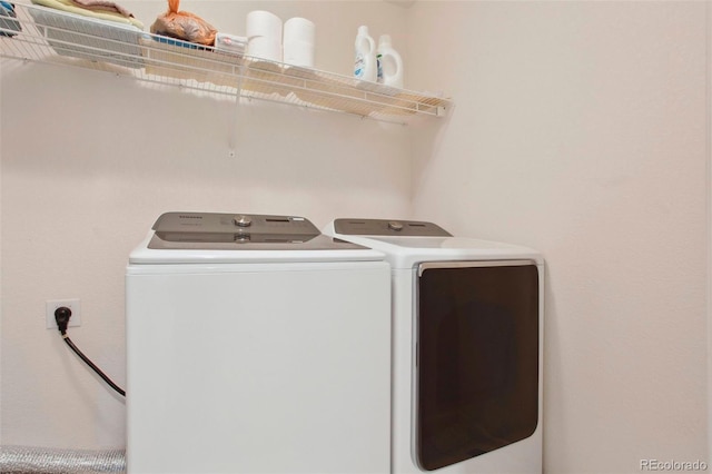 5740 S Tempe Ct, Aurora, CO 80015 - laundry room featuring washing machine and clothes dryer