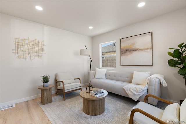 living room featuring wood finished floors, baseboards, visible vents, and recessed lighting