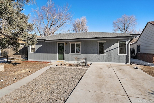 ranch-style home featuring covered porch