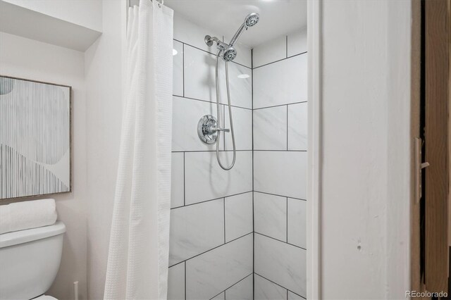 20714 E Buchanan Dr, Aurora, CO 80011 - bathroom with a tile shower and toilet