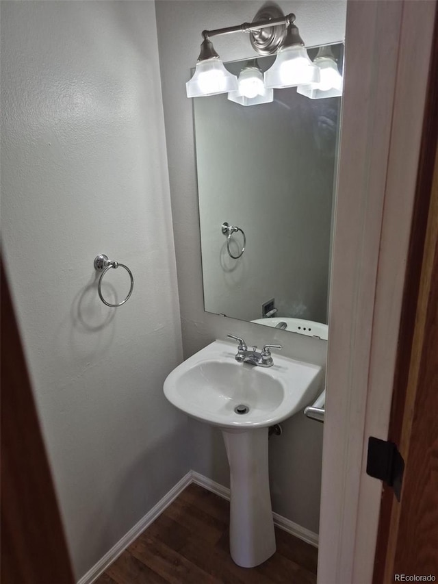16835 E Harvard Pl, Aurora, CO 80013 - bathroom featuring wood finished floors, baseboards, and a sink