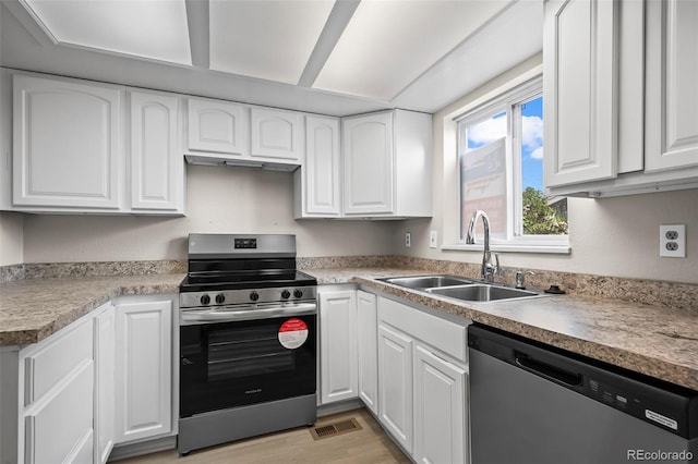 kitchen featuring light wood-style floors, a sink, white cabinetry, and stainless steel appliances