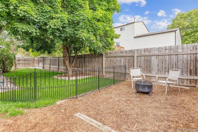 5007 S Richfield Cir, Aurora, CO 80015 - view of yard with an outdoor fire pit