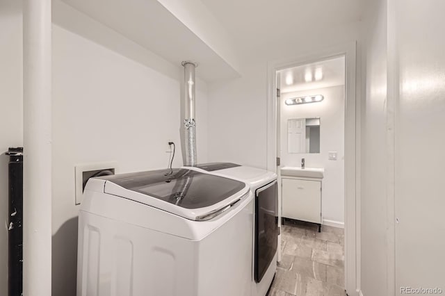 1824 S Columbine St, Denver, CO 80210 - washroom featuring washing machine and clothes dryer and baseboards