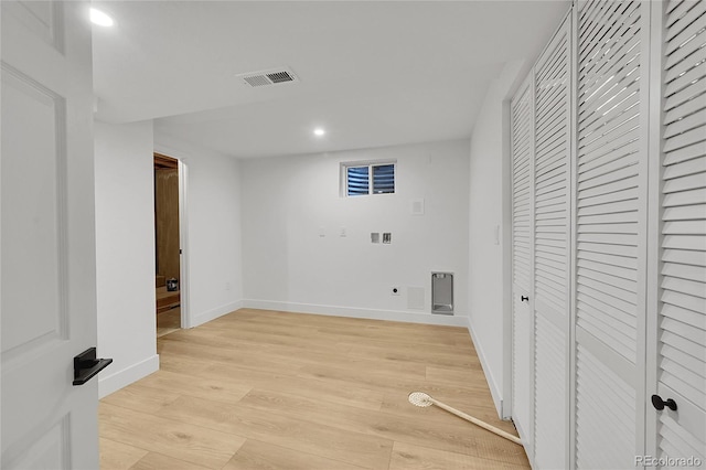 laundry area with washer hookup, visible vents, light wood-style floors, hookup for an electric dryer, and baseboards