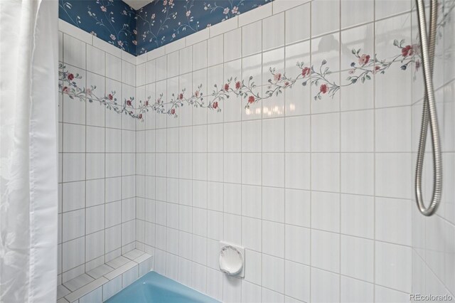 5245 Sapphire Dr, Colorado Springs, CO 80918 - bathroom featuring curtained shower, a tub, and wallpapered walls