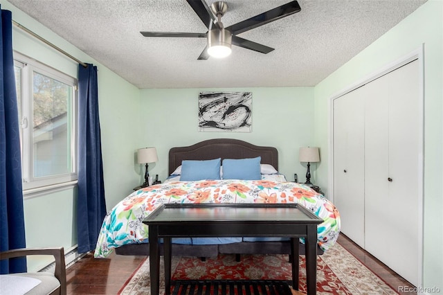 bedroom featuring a closet, a textured ceiling, a ceiling fan, and wood finished floors