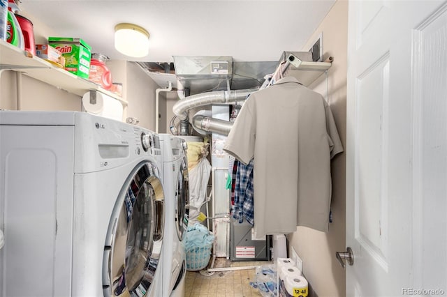 washroom with laundry area and washer and clothes dryer