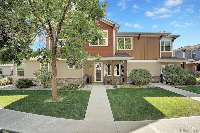 view of front of home featuring a front yard