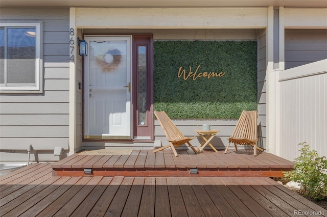 property entrance featuring a porch