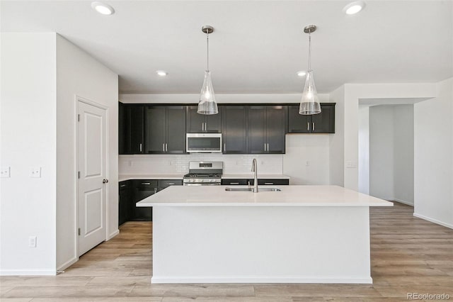 9332 Bahama Ct, Commerce City, CO 80022 - kitchen featuring a sink, stainless steel appliances, light countertops, light wood-style floors, and decorative backsplash