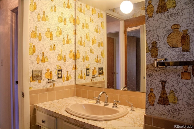 962 S Beech St, Lakewood, CO 80228 - bathroom with wallpapered walls and vanity