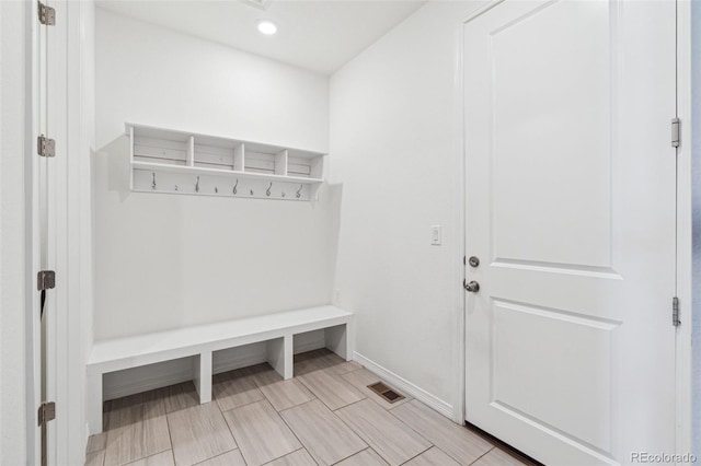 mudroom with visible vents, recessed lighting, and baseboards