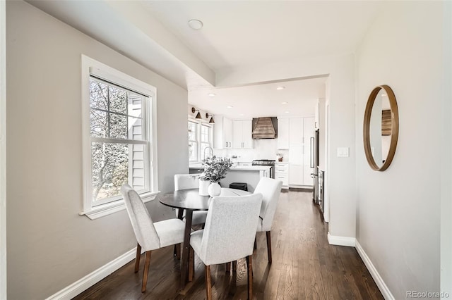 dining area featuring recessed lighting, baseboards, and dark wood-style flooring