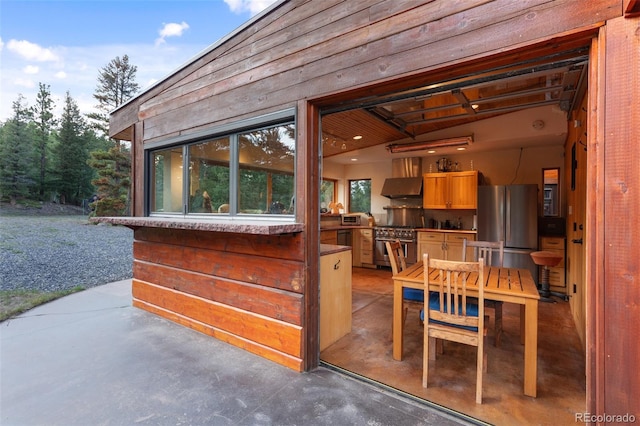 1000 Rangeview Ct, Black Hawk, CO 80422 - dining space with concrete floors