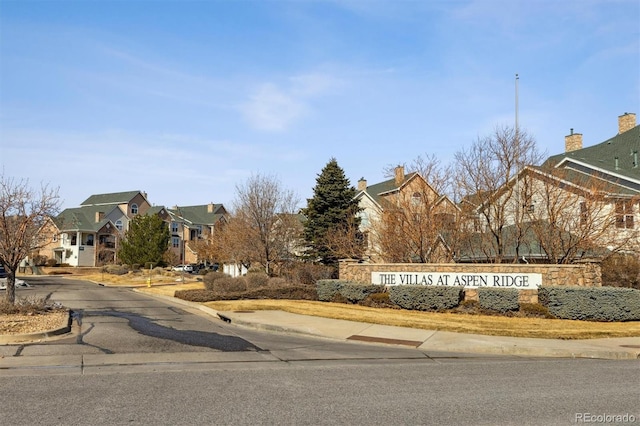 community sign featuring a residential view