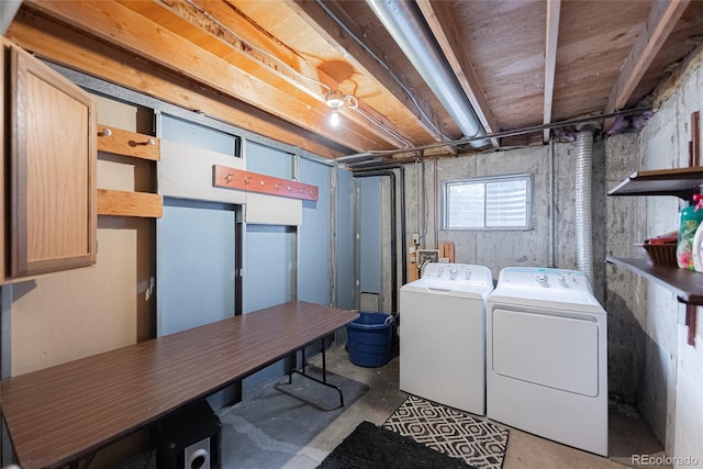 9563 Milwaukee Ct, Thornton, CO 80229 - laundry area featuring washing machine and clothes dryer