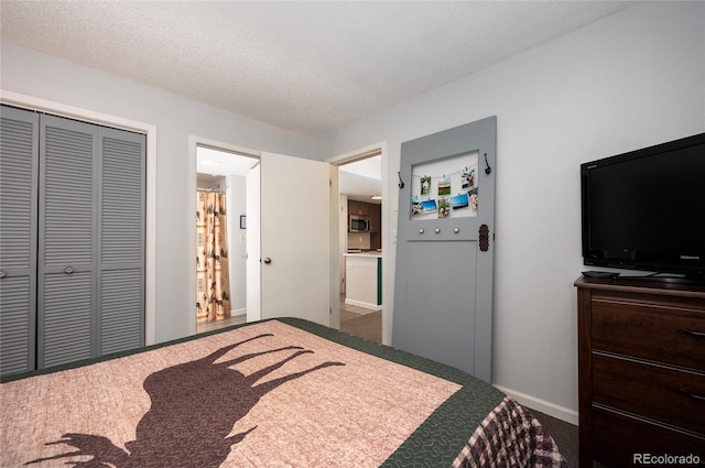 bedroom featuring a textured ceiling, a closet, and carpet flooring