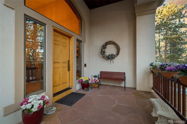 property entrance featuring stucco siding