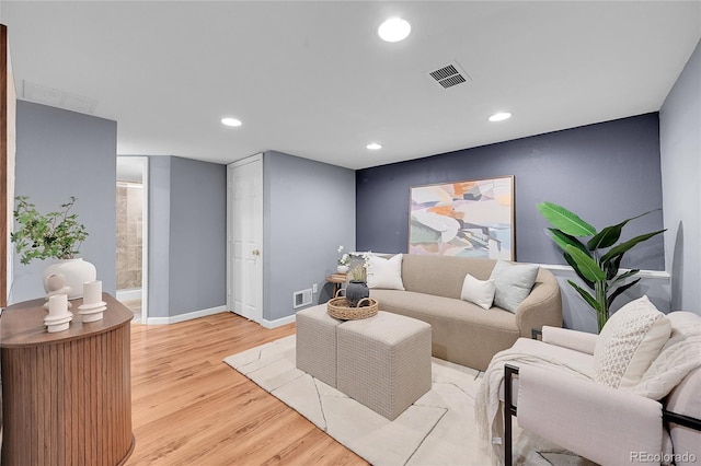 1005 S Pennsylvania St, Denver, CO 80209 - living area featuring light wood finished floors and recessed lighting