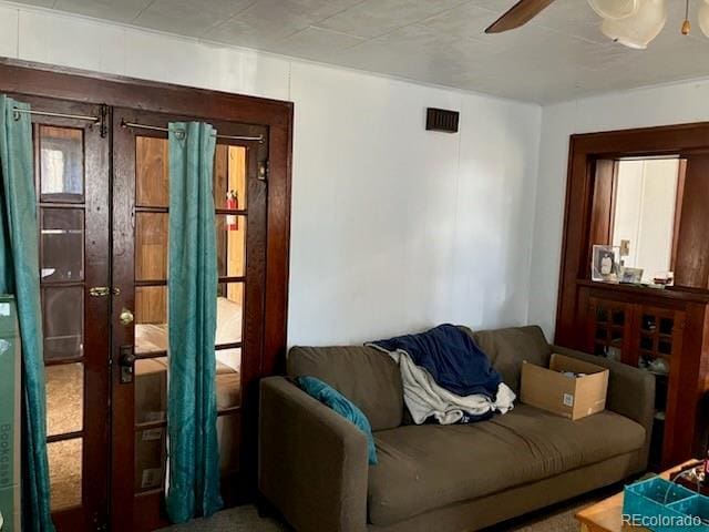 440 Colorado Ave, Stratton, CO 80836 - living area with a ceiling fan