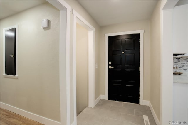 entryway with visible vents and baseboards