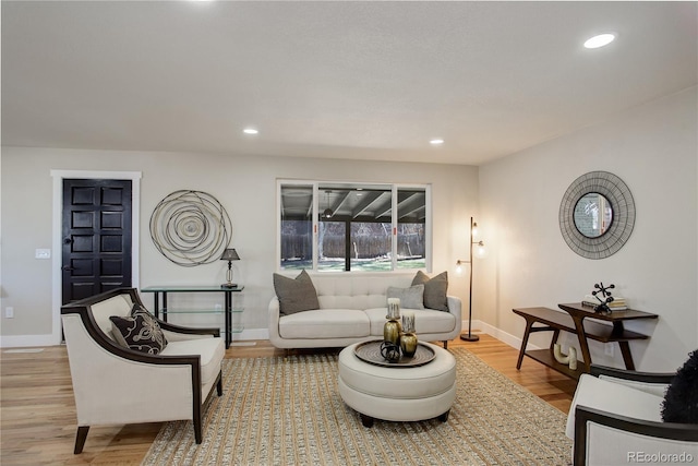 living area featuring recessed lighting, light wood-type flooring, and baseboards