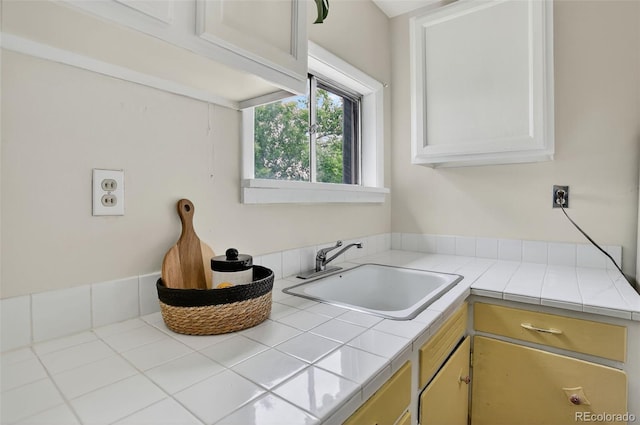 274 S Lincoln St, Denver, CO 80209 - kitchen with tile countertops